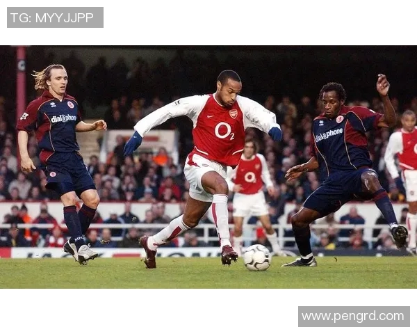 全球足球明星中锋盘点及其辉煌成就分析